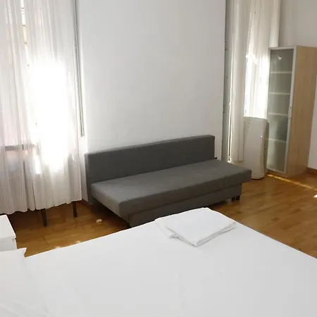Apartment Dhomes - And